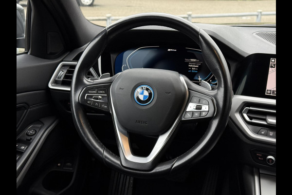 BMW 3 Serie Touring 320e Aut. Business Ed. Plus | Navi | Camera | Leder | Dravit Grau |