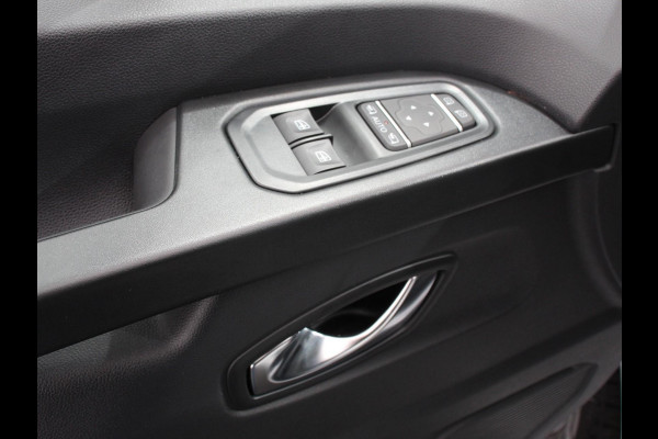 Renault Trafic 2.0 Blue dC1 150 EDC T29 L2H1 Extra Dubbele Cabine Navigatie  Airco  Lichtmetalen velgen  Betimmering  Trekhaak  Camera Parkeer sensoren  Dab