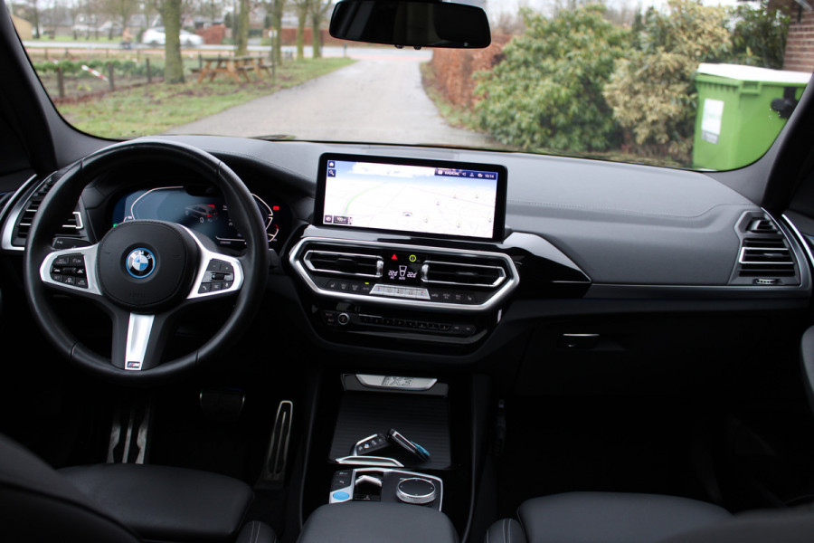 BMW iX3 M-SPORT 80 kWh SOh 100% PANO LEER PILOT ORG NL 23000KM!!!