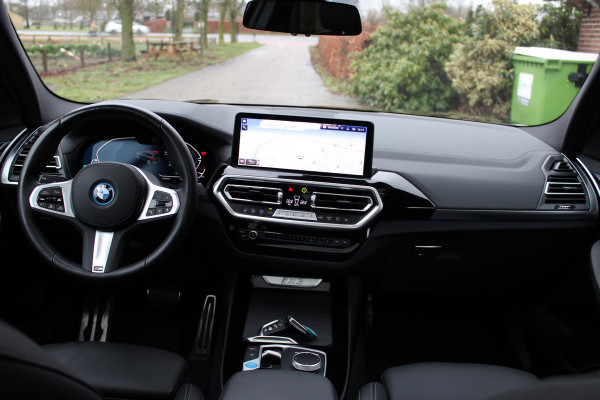 BMW iX3 M-SPORT 80 kWh SOh 100% PANO LEER PILOT ORG NL 23000KM!!!