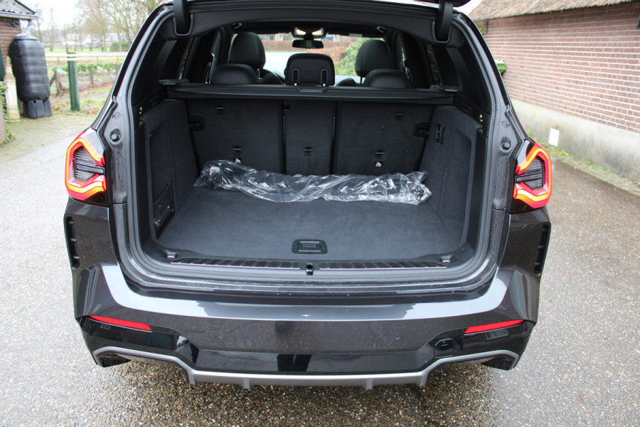 BMW iX3 M-SPORT 80 kWh SOh 100% PANO LEER PILOT ORG NL 23000KM!!!