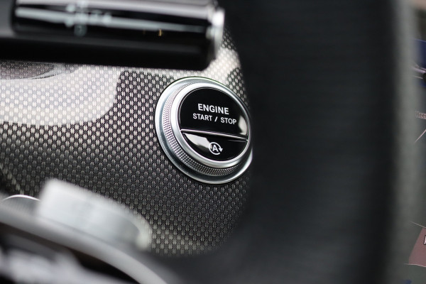 Mercedes-Benz CLE Coupé 200 AMG Line | Distronic | Memory | Burmester | Panoramadak | HUD | Digital Light | Verwarmd Stuurwiel | Surround Camera | Keyless Go | Nightpakket |