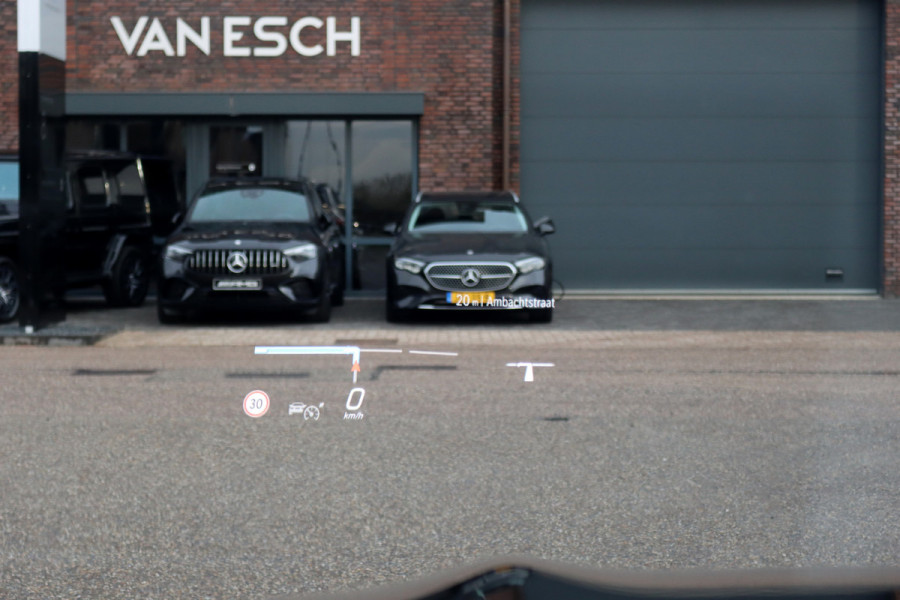 Mercedes-Benz CLE Coupé 200 AMG Line | Distronic | Memory | Burmester | Panoramadak | HUD | Digital Light | Verwarmd Stuurwiel | Surround Camera | Keyless Go | Nightpakket |