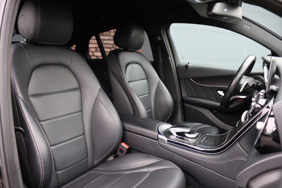 Mercedes-Benz GLC Coupé 250 4MATIC AMG Line | Trekhaak | Camera | Dodehoekassistent | Leder | Sfeerverlichting | Cruise Control | Nightpakket | Stoelverwarming |