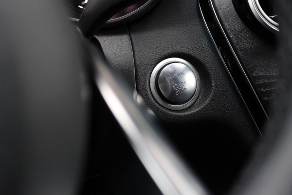 Mercedes-Benz GLC Coupé 250 4MATIC AMG Line | Trekhaak | Camera | Dodehoekassistent | Leder | Sfeerverlichting | Cruise Control | Nightpakket | Stoelverwarming |