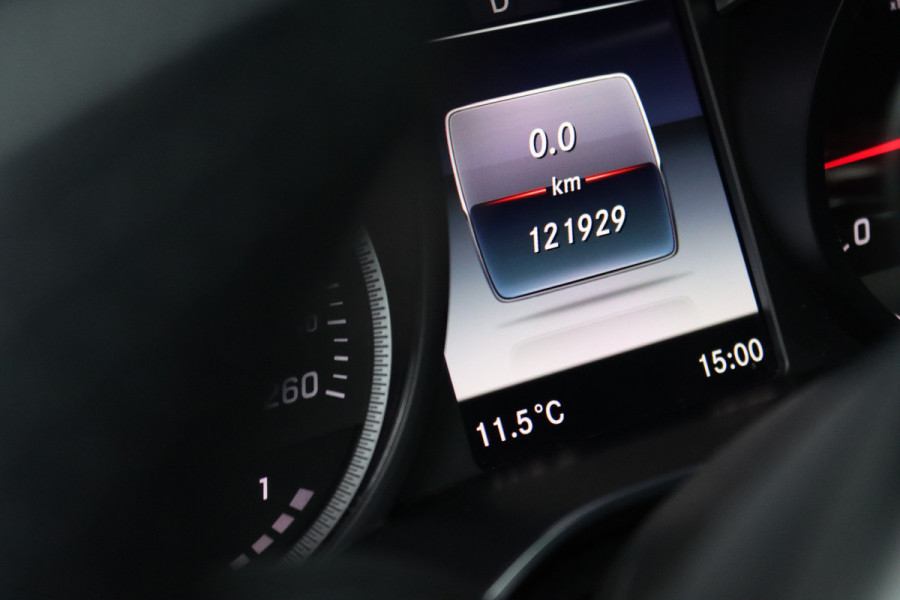 Mercedes-Benz GLC Coupé 250 4MATIC AMG Line | Trekhaak | Camera | Dodehoekassistent | Leder | Sfeerverlichting | Cruise Control | Nightpakket | Stoelverwarming |