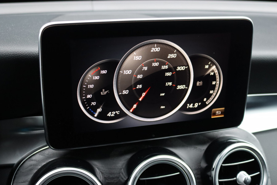 Mercedes-Benz GLC Coupé 250 4MATIC AMG Line | Trekhaak | Camera | Dodehoekassistent | Leder | Sfeerverlichting | Cruise Control | Nightpakket | Stoelverwarming |