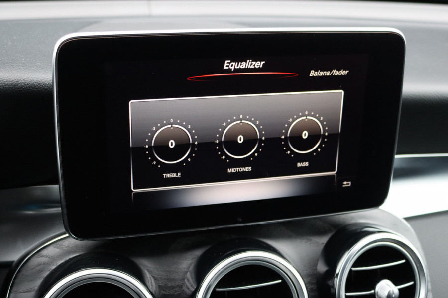 Mercedes-Benz GLC Coupé 250 4MATIC AMG Line | Trekhaak | Camera | Dodehoekassistent | Leder | Sfeerverlichting | Cruise Control | Nightpakket | Stoelverwarming |