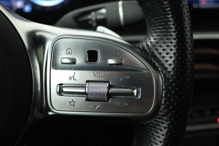 Mercedes-Benz EQC 400 4MATIC Premium (SCHUIFDAK, CAMERA, STOELVERWARMING, SFEERVERLICHTING, GOED ONDERHOUDEN)