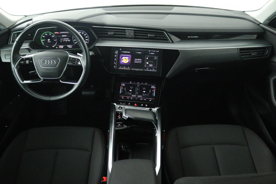 Audi e-tron 50 quattro Business edition 71 kWh (NAVI, SOH 93%, STOELVERWARMING, CARPLAY, CAMERA, AUTO INPARKEREN, 1e EIGENAAR)