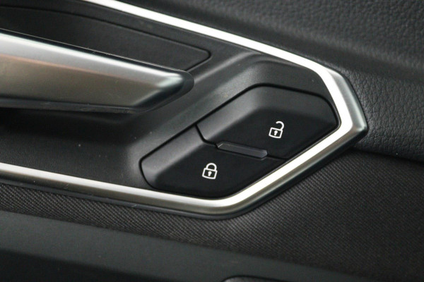 Audi e-tron 50 quattro Business edition 71 kWh (NAVI, SOH 93%, STOELVERWARMING, CARPLAY, CAMERA, AUTO INPARKEREN, 1e EIGENAAR)