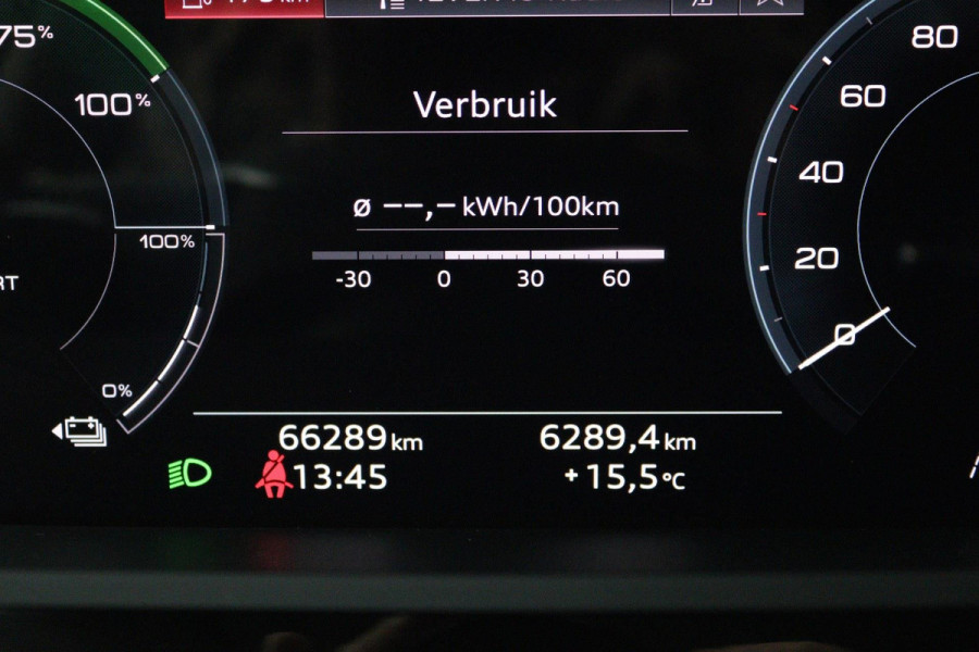 Audi e-tron 50 quattro Business edition 71 kWh (NAVI, SOH 93%, STOELVERWARMING, CARPLAY, CAMERA, AUTO INPARKEREN, 1e EIGENAAR)