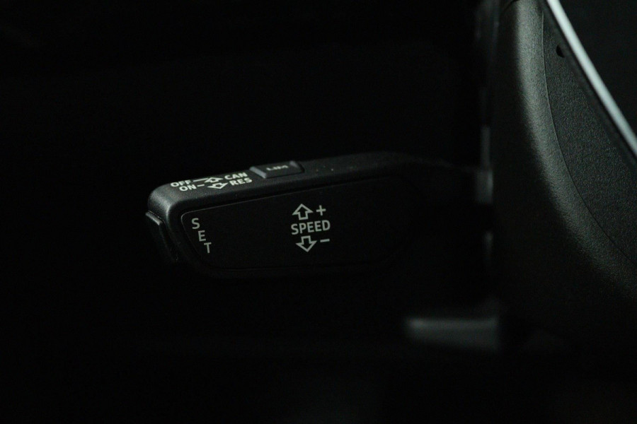 Audi e-tron 50 quattro Business edition 71 kWh (NAVI, SOH 93%, STOELVERWARMING, CARPLAY, CAMERA, AUTO INPARKEREN, 1e EIGENAAR)