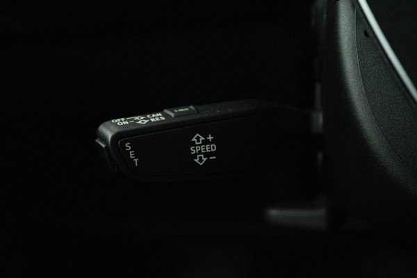 Audi e-tron 50 quattro Business edition 71 kWh (NAVI, SOH 93%, STOELVERWARMING, CARPLAY, CAMERA, AUTO INPARKEREN, 1e EIGENAAR)