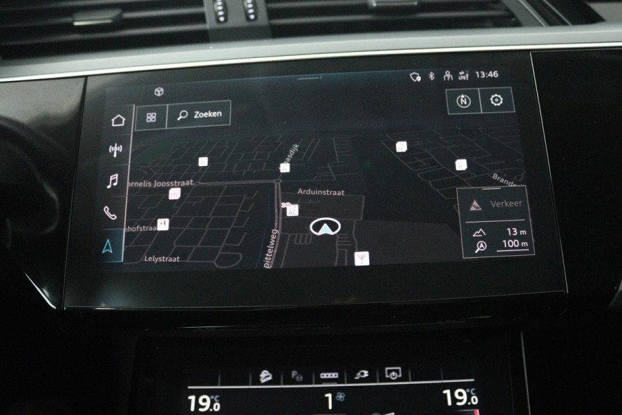 Audi e-tron 50 quattro Business edition 71 kWh (NAVI, SOH 93%, STOELVERWARMING, CARPLAY, CAMERA, AUTO INPARKEREN, 1e EIGENAAR)