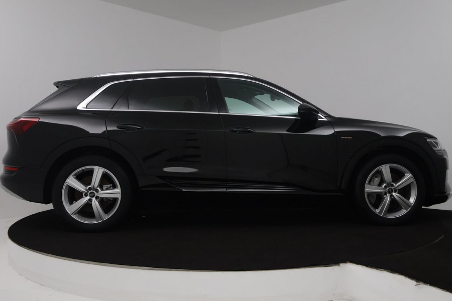 Audi e-tron 50 quattro Business edition 71 kWh (NAVI, SOH 93%, STOELVERWARMING, CARPLAY, CAMERA, AUTO INPARKEREN, 1e EIGENAAR)