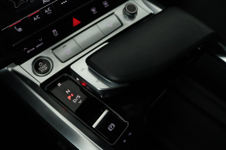 Audi e-tron 50 quattro Business edition 71 kWh (NAVI, SOH 93%, STOELVERWARMING, CARPLAY, CAMERA, AUTO INPARKEREN, 1e EIGENAAR)