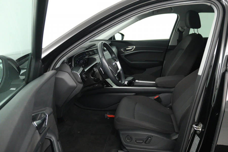 Audi e-tron 50 quattro Business edition 71 kWh (NAVI, SOH 93%, STOELVERWARMING, CARPLAY, CAMERA, AUTO INPARKEREN, 1e EIGENAAR)