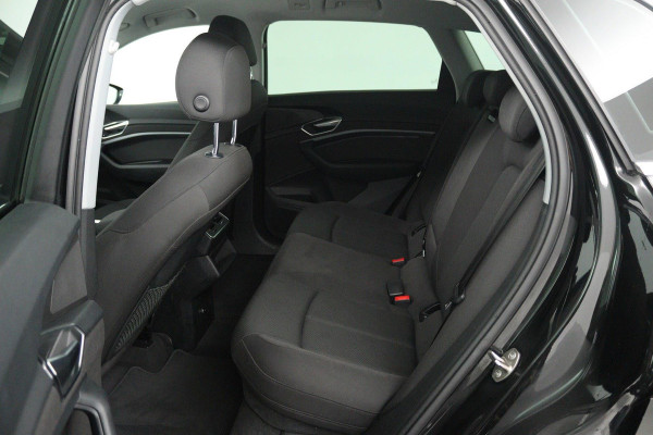 Audi e-tron 50 quattro Business edition 71 kWh (NAVI, SOH 93%, STOELVERWARMING, CARPLAY, CAMERA, AUTO INPARKEREN, 1e EIGENAAR)