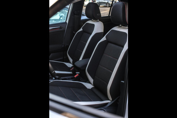 Volkswagen T-Roc 2.0 TSI 4Motion R-Line *Pano*Camera*Trekhaak*Virtual*DSG*