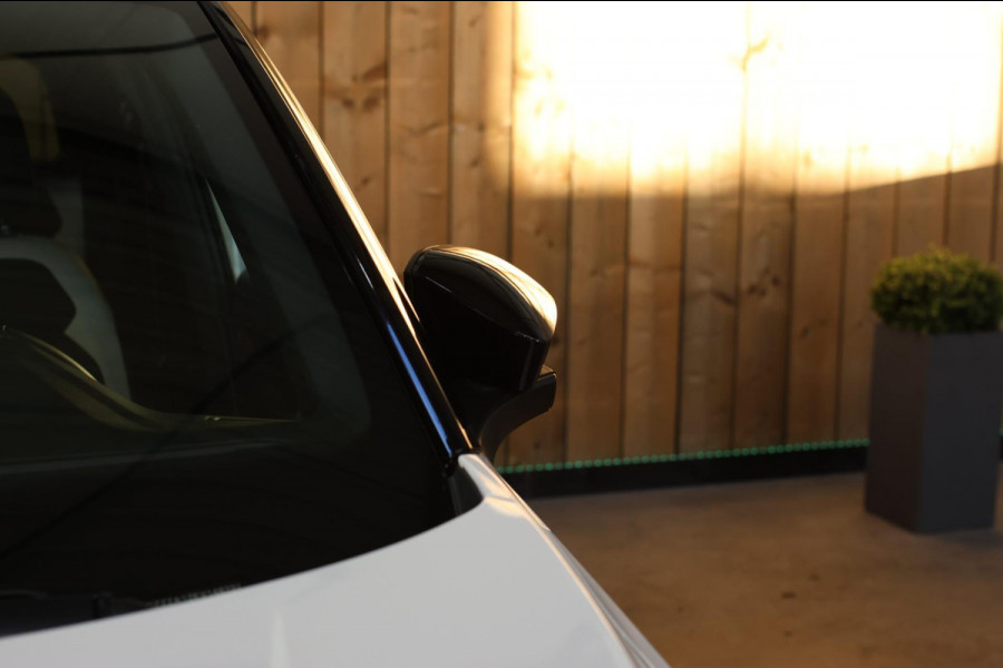 Volkswagen T-Roc 2.0 TSI 4Motion R-Line *Pano*Camera*Trekhaak*Virtual*DSG*