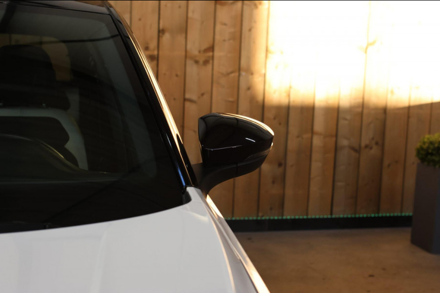 Volkswagen T-Roc 2.0 TSI 4Motion R-Line *Pano*Camera*Trekhaak*Virtual*DSG*