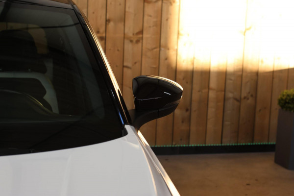 Volkswagen T-Roc 2.0 TSI 4Motion R-Line *Pano*Camera*Trekhaak*Virtual*DSG*