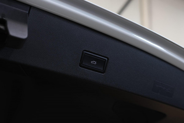 Volkswagen T-Roc 2.0 TSI 4Motion R-Line *Pano*Camera*Trekhaak*Virtual*DSG*