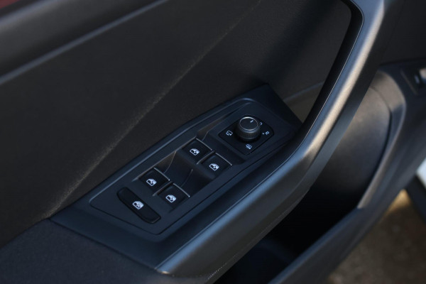 Volkswagen T-Roc 2.0 TSI 4Motion R-Line *Pano*Camera*Trekhaak*Virtual*DSG*