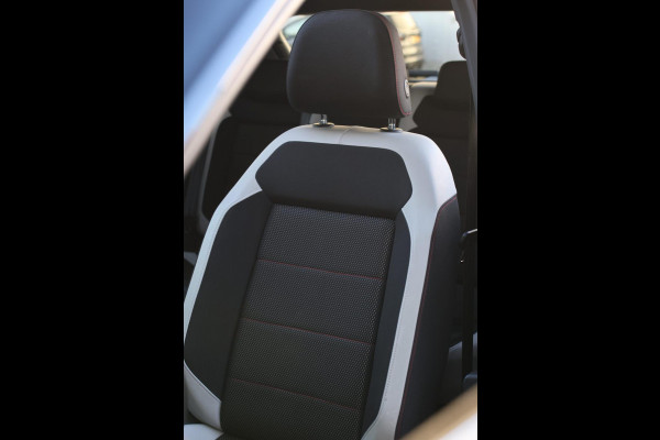 Volkswagen T-Roc 2.0 TSI 4Motion R-Line *Pano*Camera*Trekhaak*Virtual*DSG*