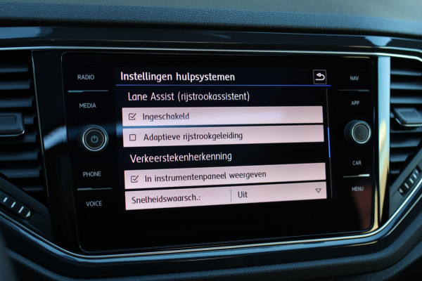 Volkswagen T-Roc 2.0 TSI 4Motion R-Line *Pano*Camera*Trekhaak*Virtual*DSG*
