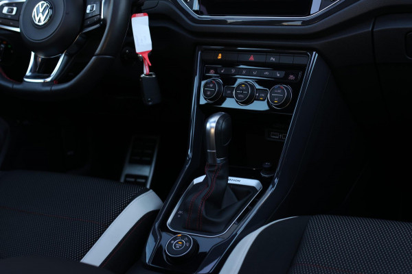 Volkswagen T-Roc 2.0 TSI 4Motion R-Line *Pano*Camera*Trekhaak*Virtual*DSG*