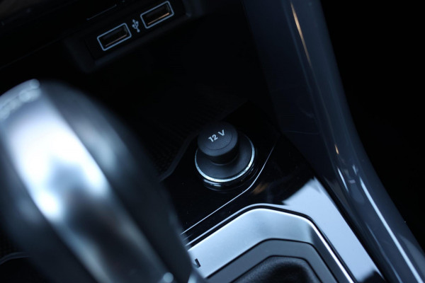 Volkswagen T-Roc 2.0 TSI 4Motion R-Line *Pano*Camera*Trekhaak*Virtual*DSG*