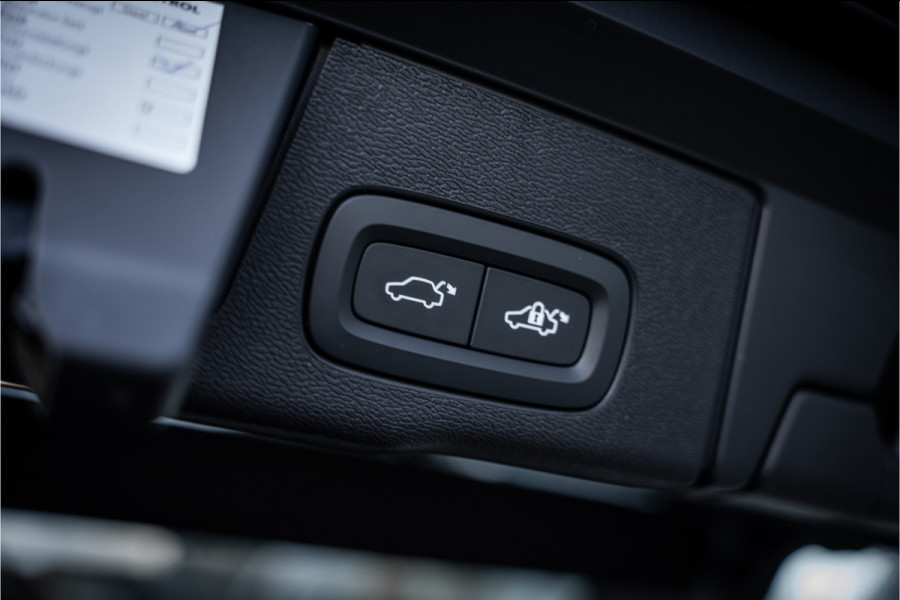 Volvo XC60 Recharge T6 AWD ULTIMATE Black Edition - TREKHAAK - H&K