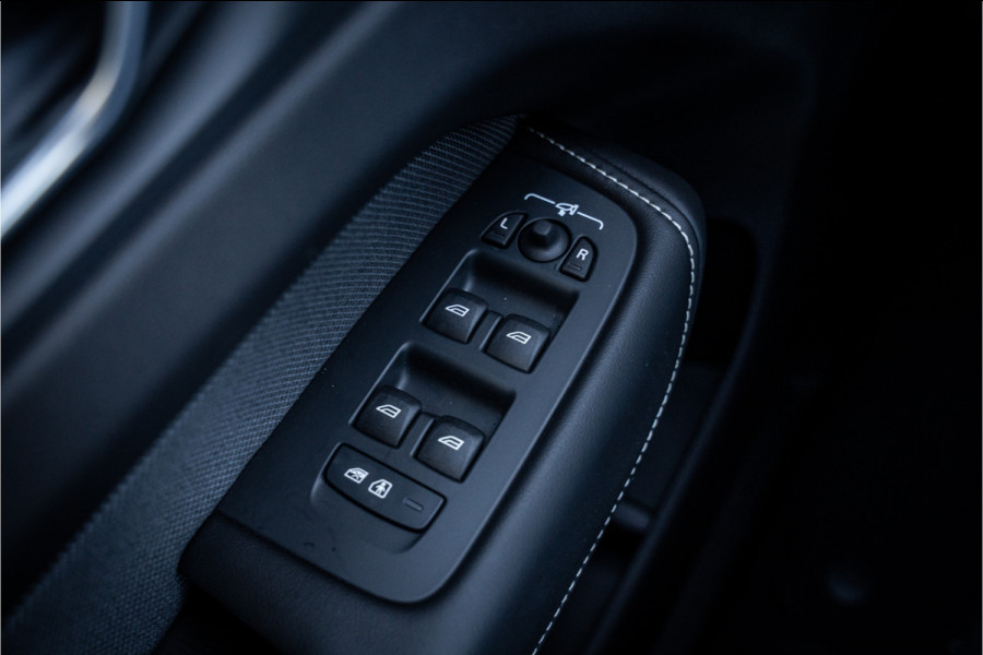 Volvo XC60 Recharge T6 AWD ULTIMATE Black Edition - TREKHAAK - H&K