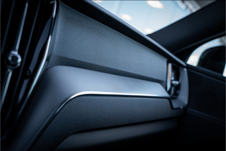 Volvo XC60 Recharge T6 AWD ULTIMATE Black Edition - TREKHAAK - H&K