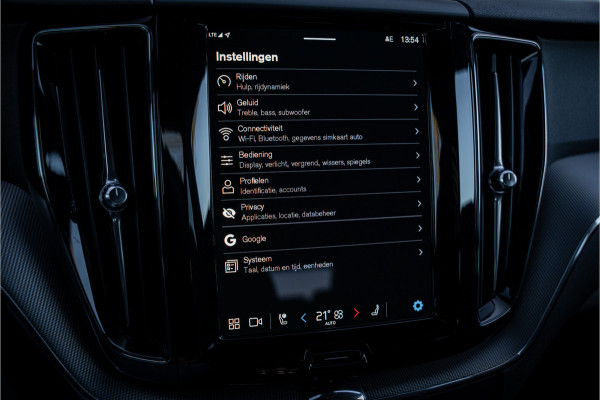 Volvo XC60 Recharge T6 AWD ULTIMATE Black Edition - TREKHAAK - H&K