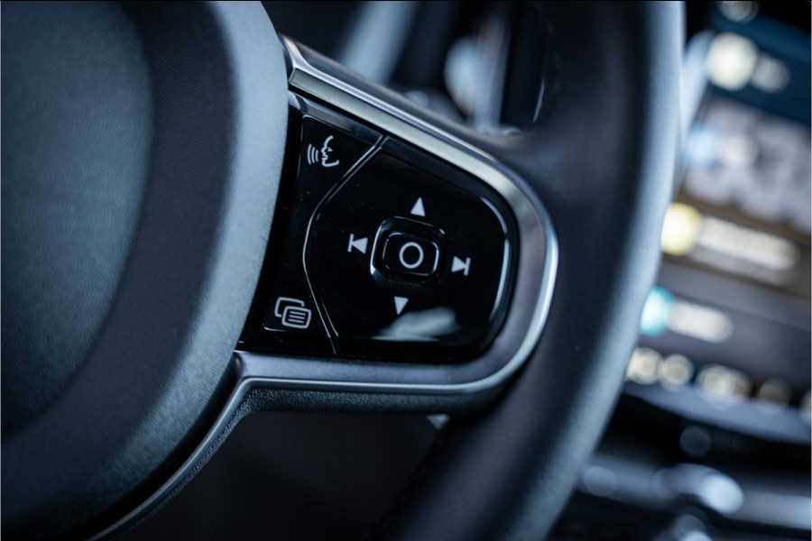 Volvo XC60 Recharge T6 AWD ULTIMATE Black Edition - TREKHAAK - H&K