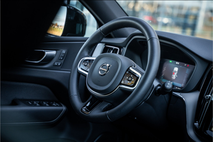 Volvo XC60 Recharge T6 AWD ULTIMATE Black Edition - TREKHAAK - H&K