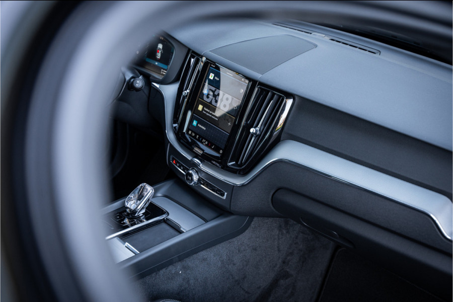 Volvo XC60 Recharge T6 AWD ULTIMATE Black Edition - TREKHAAK - H&K