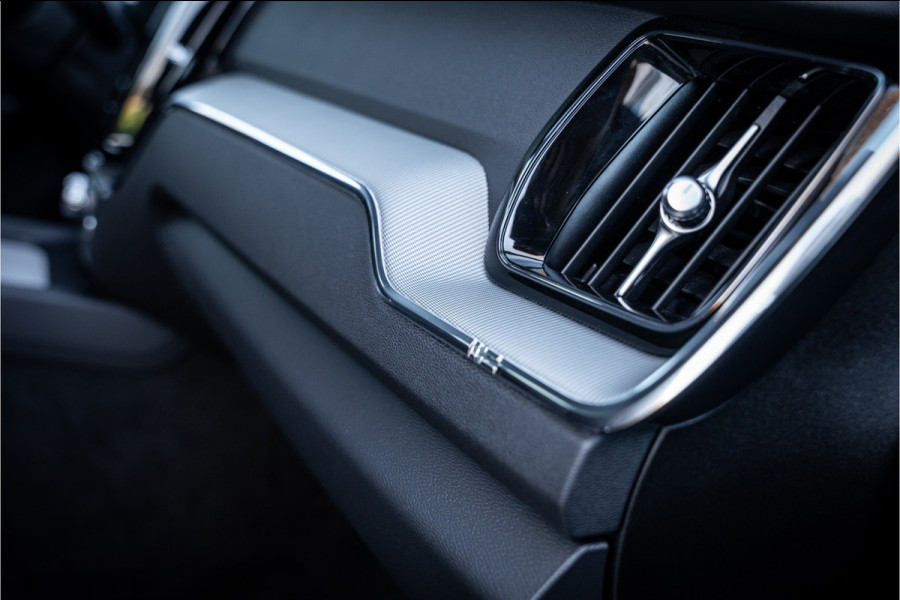 Volvo XC60 Recharge T6 AWD ULTIMATE Black Edition - TREKHAAK - H&K