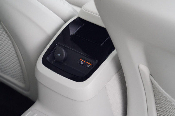 Volvo S90 2.0 T8 AWD Inscription / Luchtvering / Facelift / SOH 99% / Bowers & Wilkins / NL-Auto / Incl BTW / Trekhaak / Bomvol!