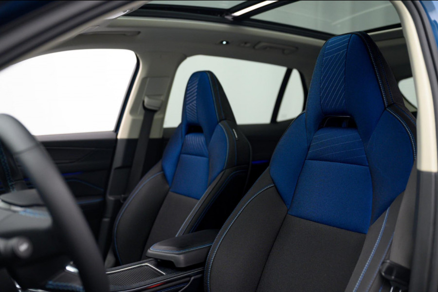 Lynk & Co 01 1.5 261PK Plug-in Hybrid *Origineel NL* Black Pakket Zwarte Hemel 360 Camera Pano/dak Apple/Carplay Adaptive/Cruise