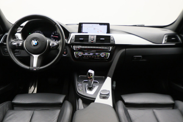BMW 3 Serie Touring 318i M Sport Edition Leer, Panoramadak, Camera, Navigatie, Bluetooth, Verwarmde Stoelen, 18''