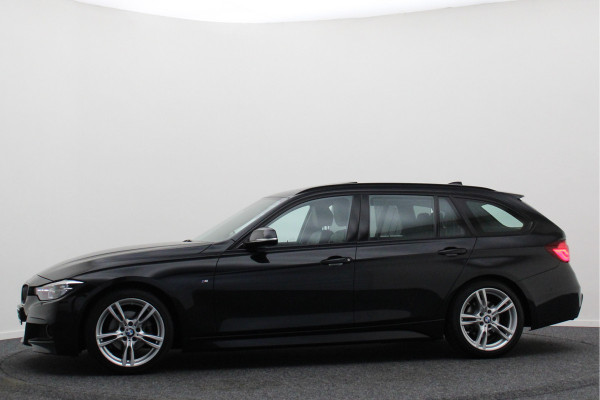 BMW 3 Serie Touring 318i M Sport Edition Leer, Panoramadak, Camera, Navigatie, Bluetooth, Verwarmde Stoelen, 18''