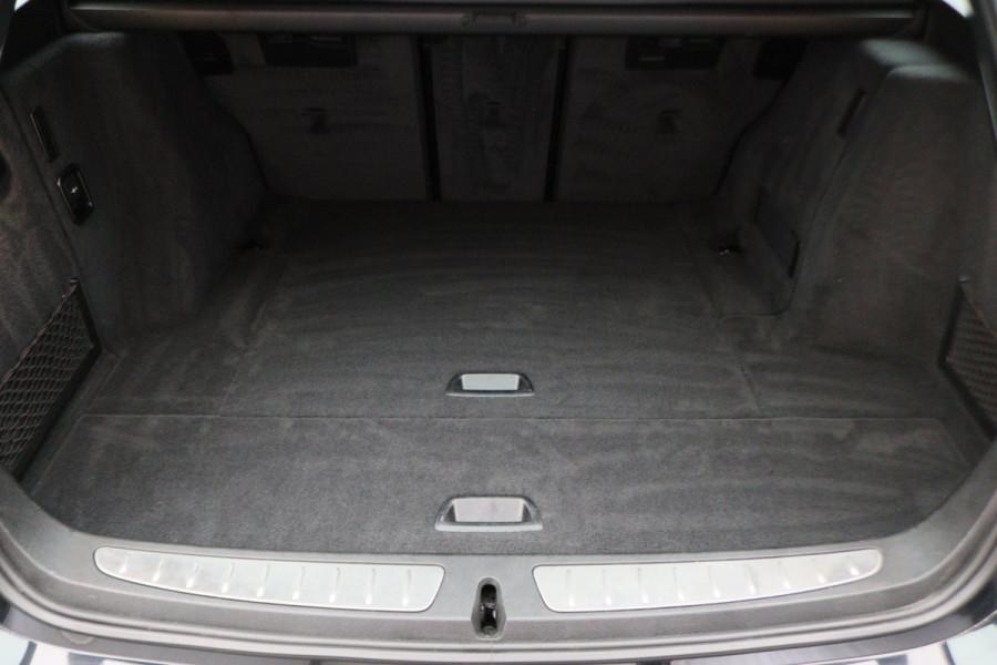 BMW 3 Serie Touring 318i M Sport Edition Leer, Panoramadak, Camera, Navigatie, Bluetooth, Verwarmde Stoelen, 18''