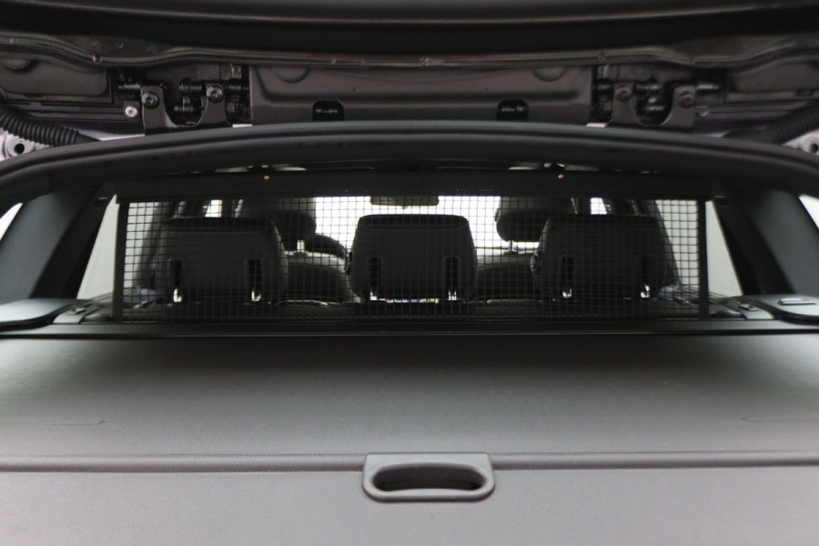 BMW 3 Serie Touring 318i M Sport Edition Leer, Panoramadak, Camera, Navigatie, Bluetooth, Verwarmde Stoelen, 18''