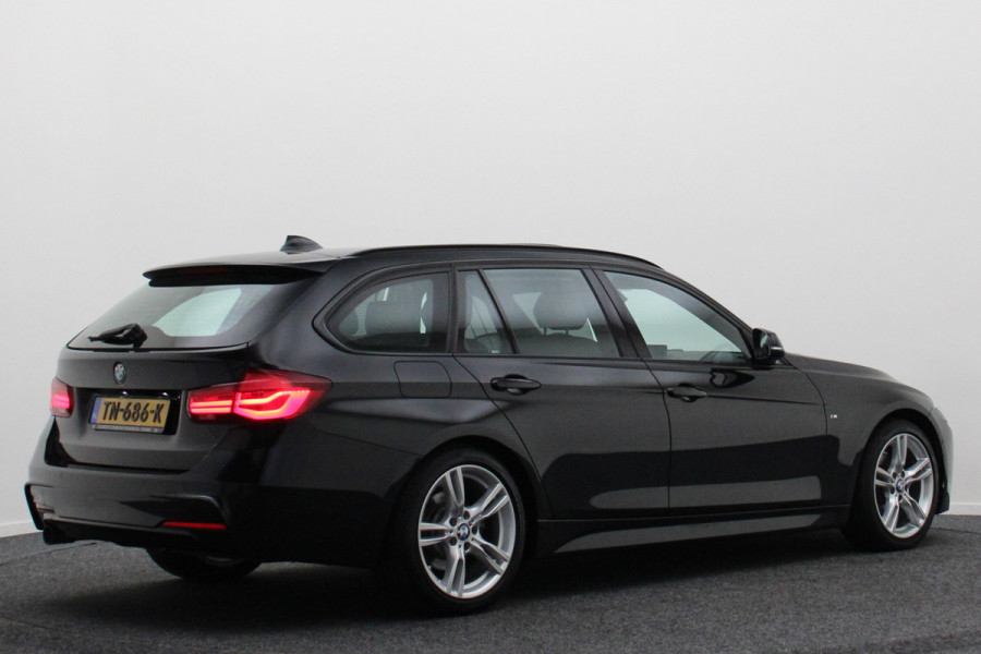 BMW 3 Serie Touring 318i M Sport Edition Leer, Panoramadak, Camera, Navigatie, Bluetooth, Verwarmde Stoelen, 18''