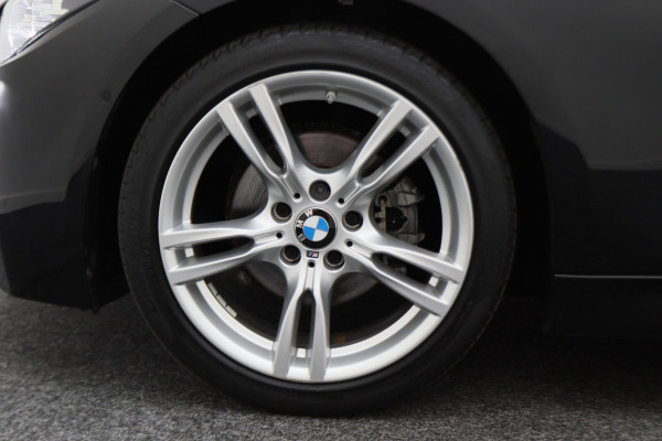 BMW 3 Serie Touring 318i M Sport Edition Leer, Panoramadak, Camera, Navigatie, Bluetooth, Verwarmde Stoelen, 18''