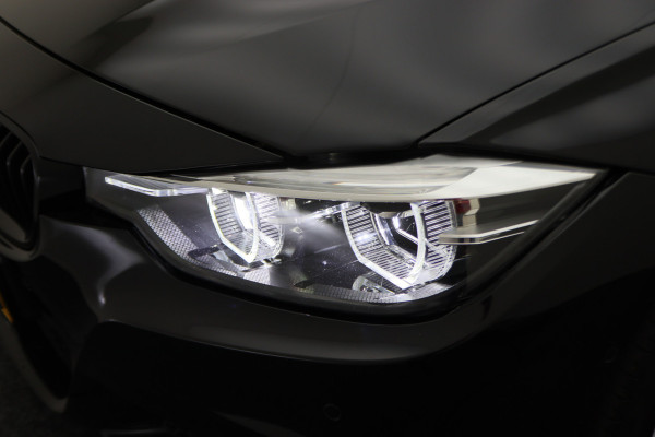 BMW 3 Serie Touring 318i M Sport Edition Leer, Panoramadak, Camera, Navigatie, Bluetooth, Verwarmde Stoelen, 18''